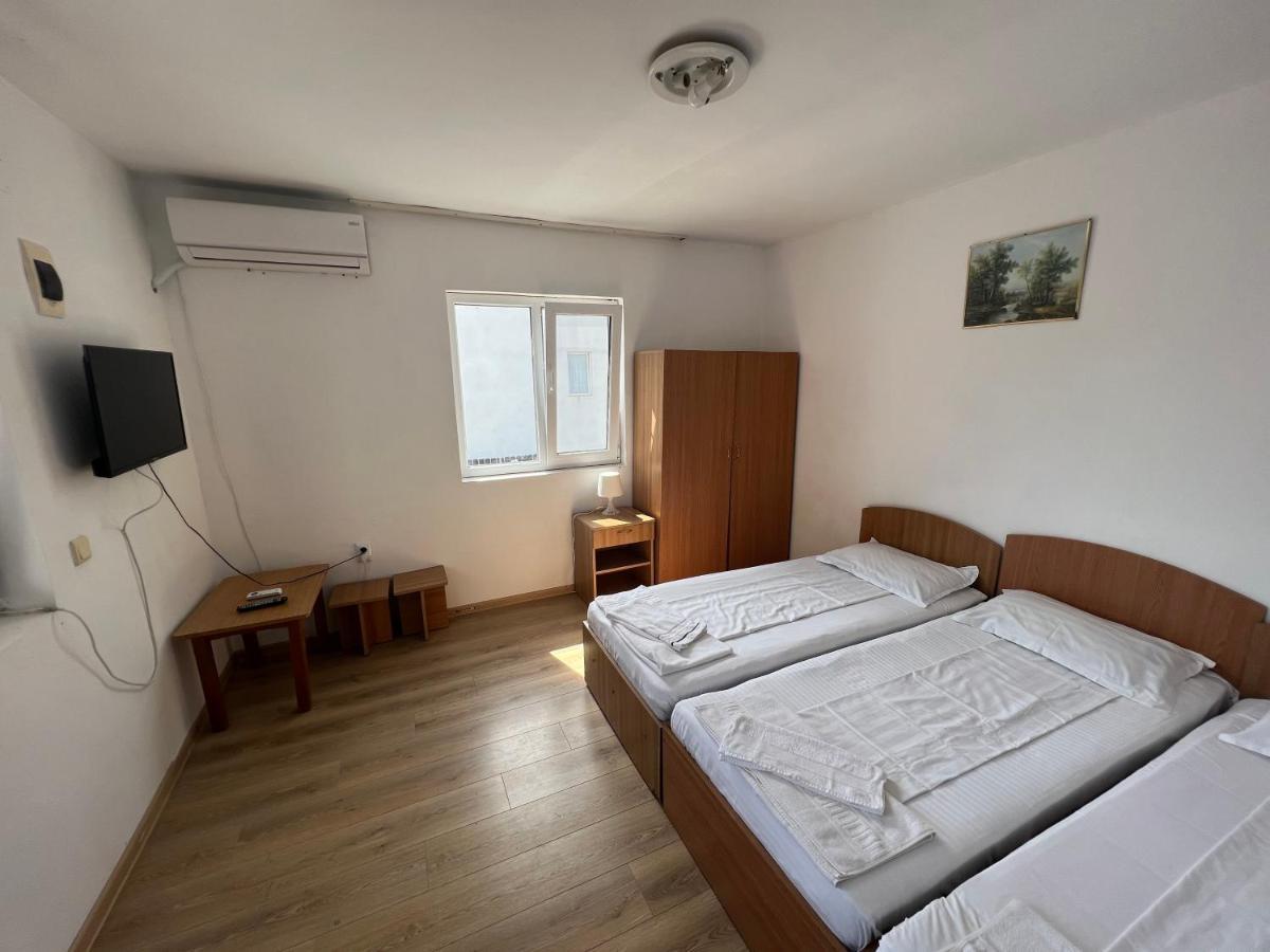 Mario Residence Костінешть Екстер'єр фото